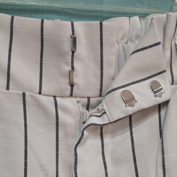 Forever 21 Pants White W/Black Stripes M Ankle Length EUC - Picture 4 of 8